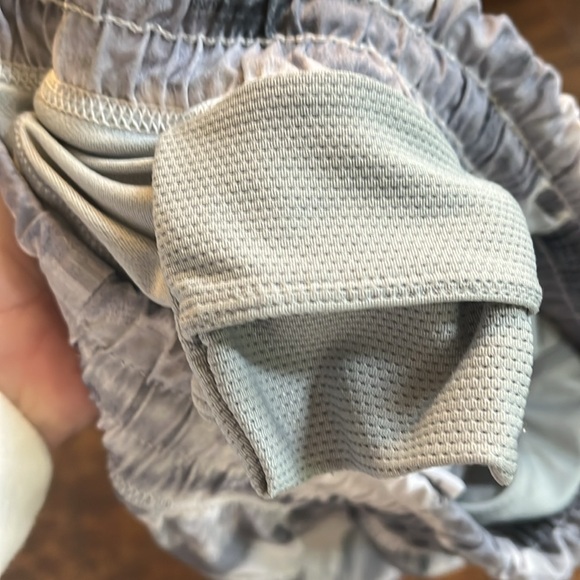 Athleta Racer Run Tie Dye shorts, size XS - Picture 10 of 10